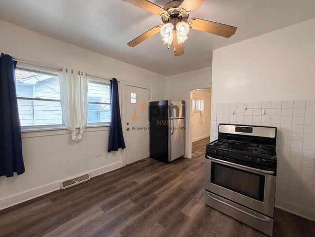 Building Photo - 7532 Monroe Ave