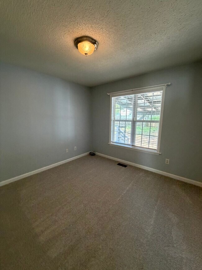 Building Photo - 401 Flagg Rd