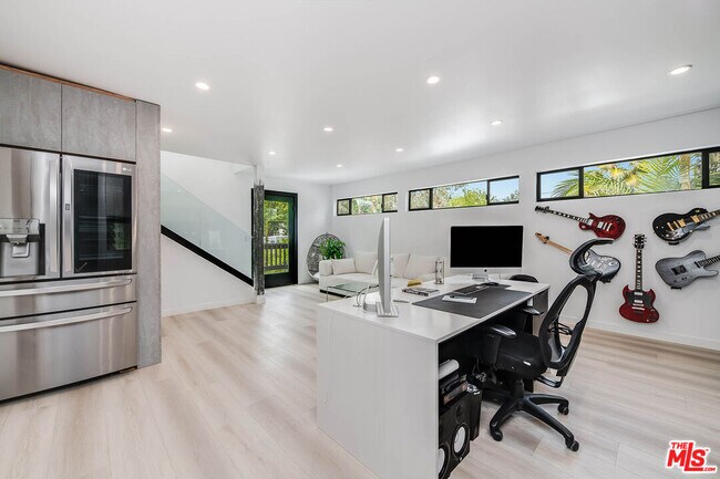 Building Photo - 4961 Marmol Dr