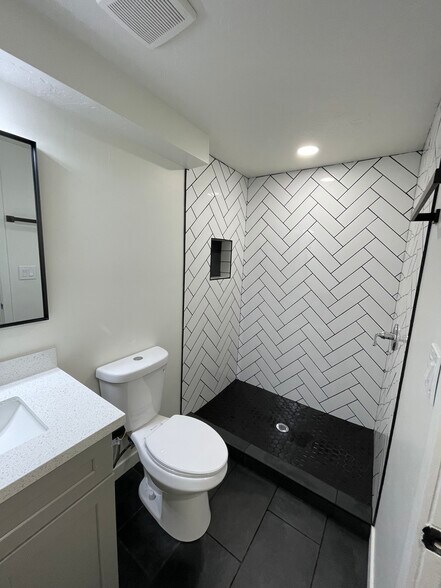 Building Photo - 844 N Basalt