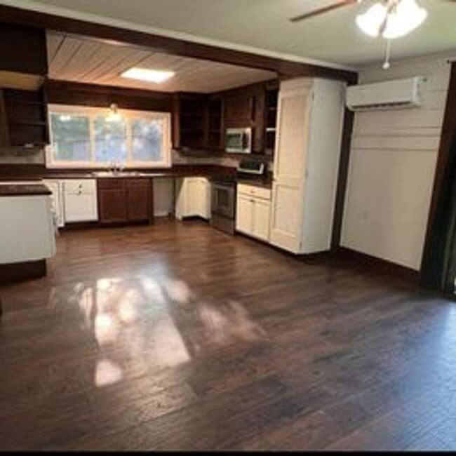 Building Photo - Hughes Springs 2 Bedroom Home