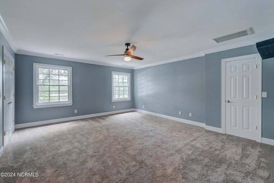 Building Photo - 140 River Woods Dr