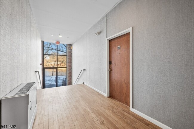 Building Photo - 262 Main St