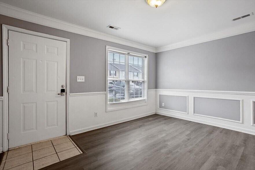 Building Photo - 17 Cheltenham Dr