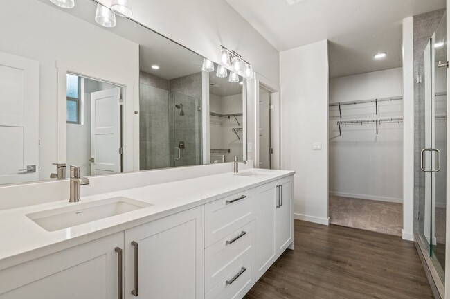 Building Photo - CDA Place Neighborhood- upgraded 3 bed 2 b...