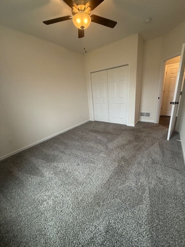 Building Photo - Charming 3-bedroom/2-bathroom single famil...