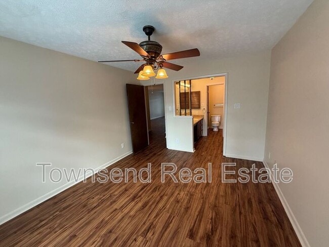 Building Photo - 2752 Helaman Ct