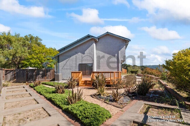 Building Photo - 3700 Hidden Springs Ct