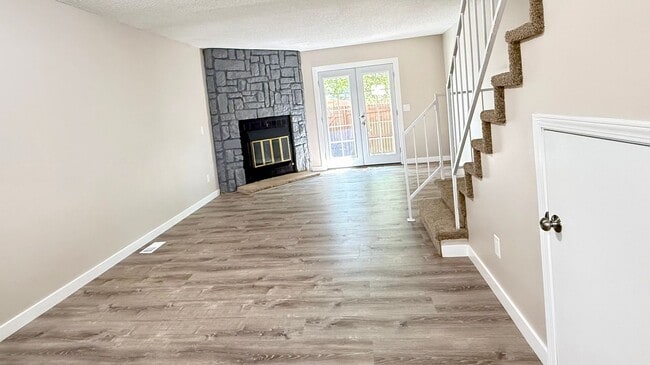 Building Photo - Fully Remodeled 2 Bedroom Townhome in Sout...