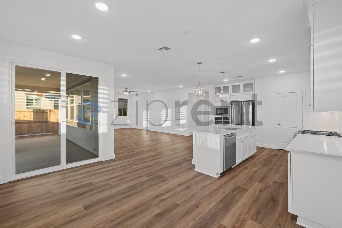 Building Photo - Unit