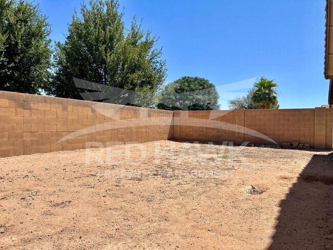 Building Photo - 770 W Fruit Tree Ln