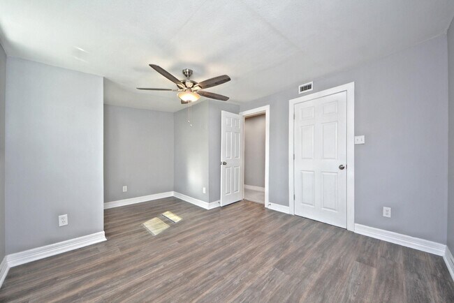 Building Photo - 3834 Rosedale St