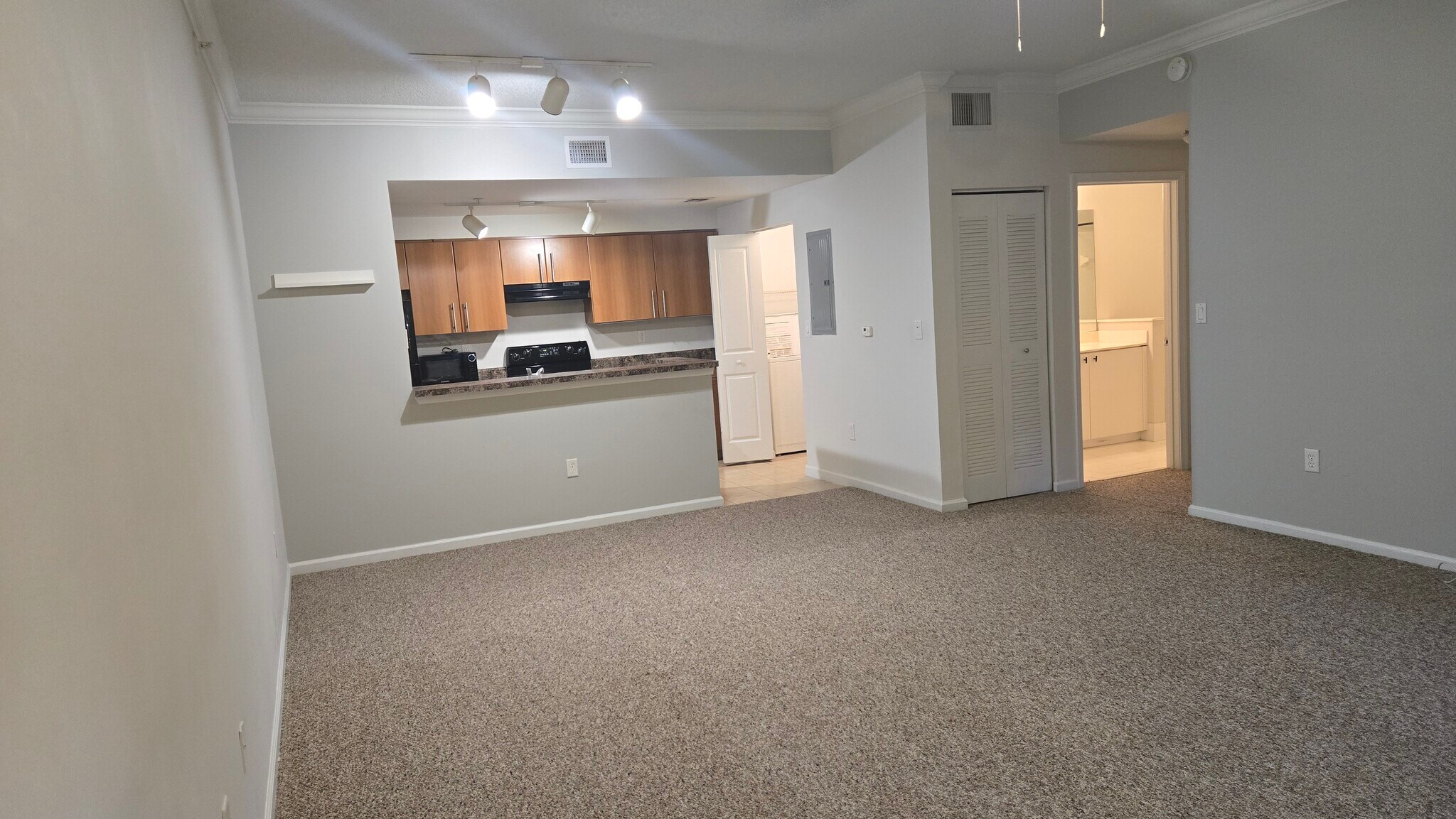 Building Photo - 5800 W Sample Rd