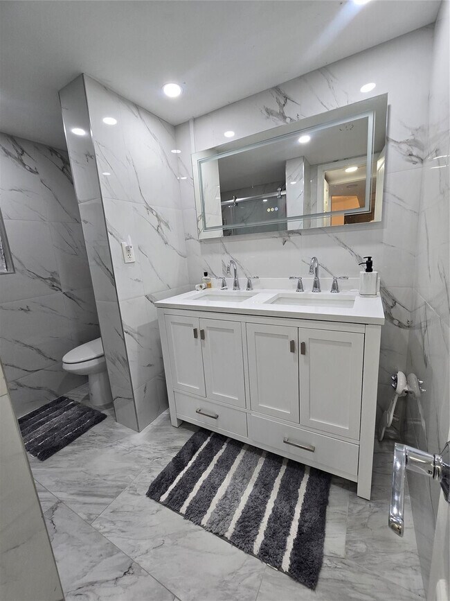 Building Photo - 3400 Blue Lake Dr