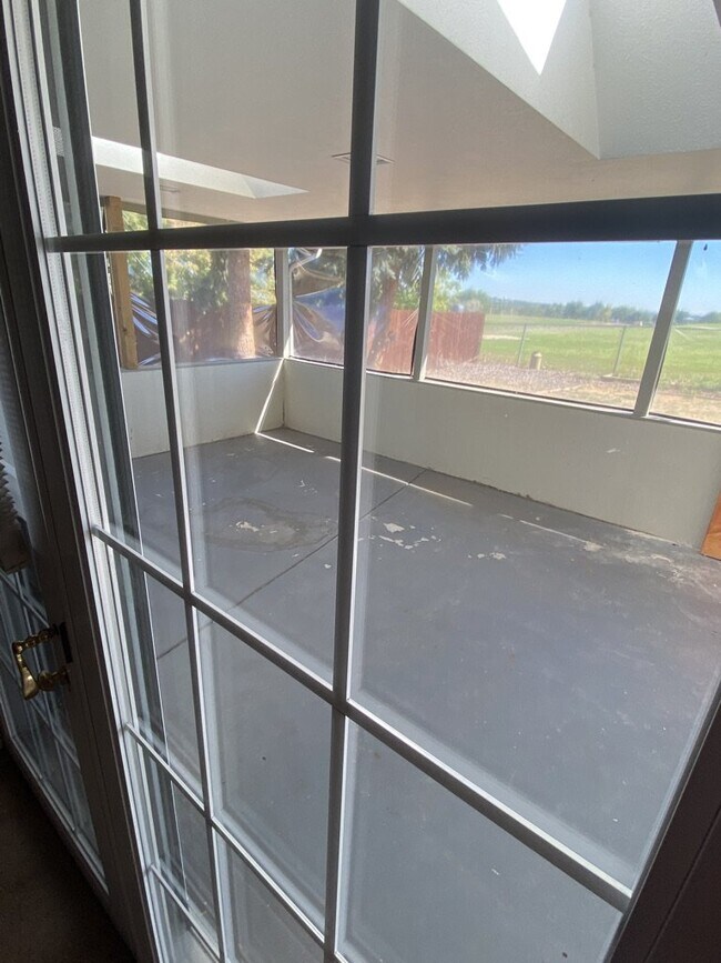 Building Photo - AVAILABLE IMMEDIATELY! Five bedroom house ...
