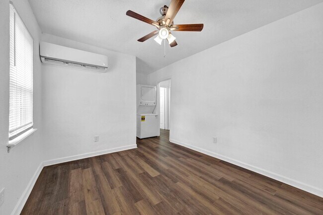 Building Photo - 2966 Yale Ave