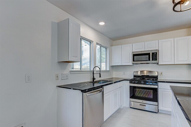 Building Photo - 21892 Silver Oak Ct