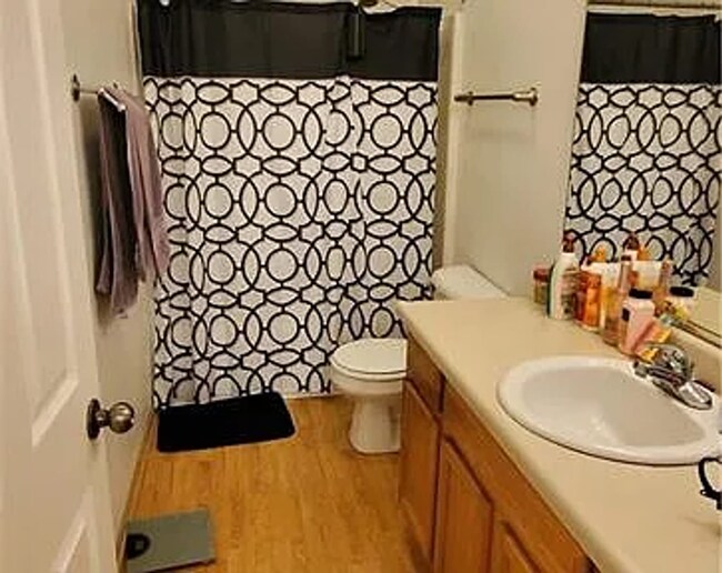 Building Photo - 2-Bedroom Townhouse Available for Rent!