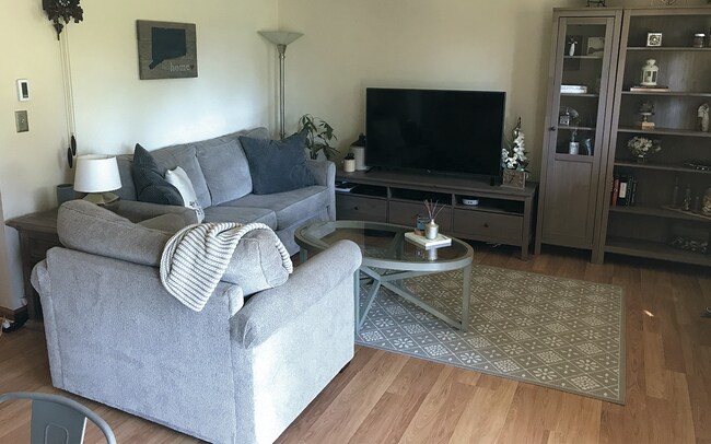 Building Photo - 3 Murphys Ln