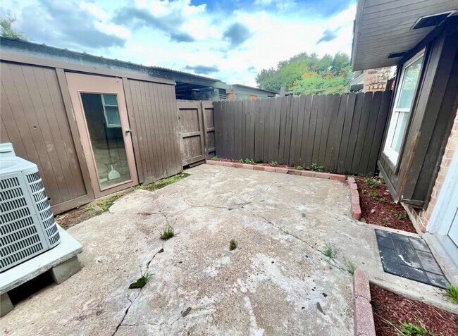 Building Photo - 13539 Castilian Dr