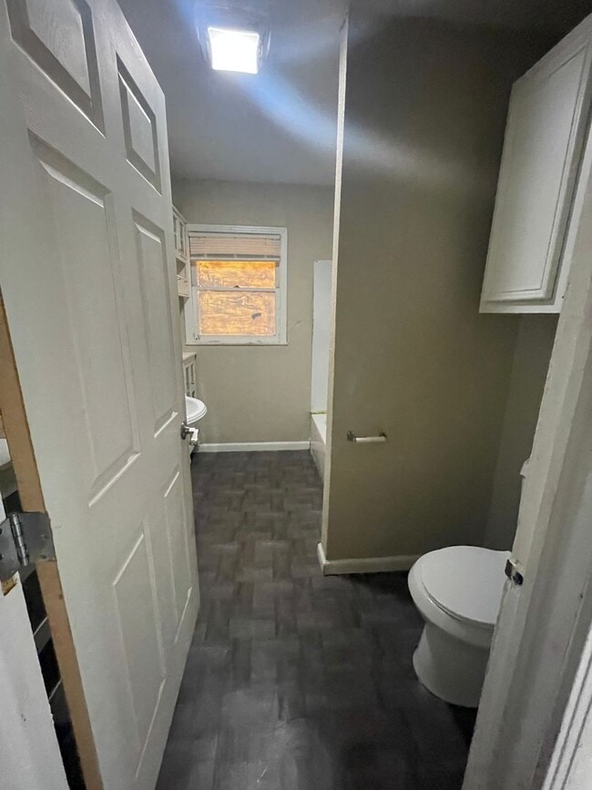 Building Photo - $99 move in today! Large 1/1-Pet friendly