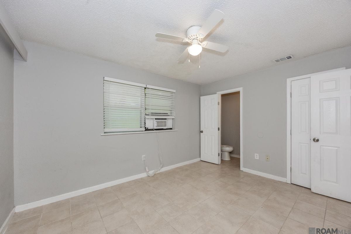 Building Photo - 7224 Meadow Park Ave