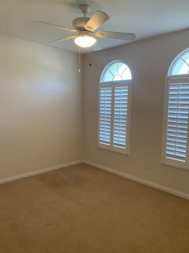 Building Photo - 9805 Paper Moon Way