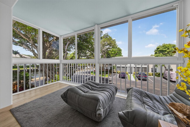Building Photo - 6515 Bay Club Dr