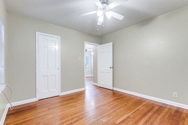 Building Photo - 229-N