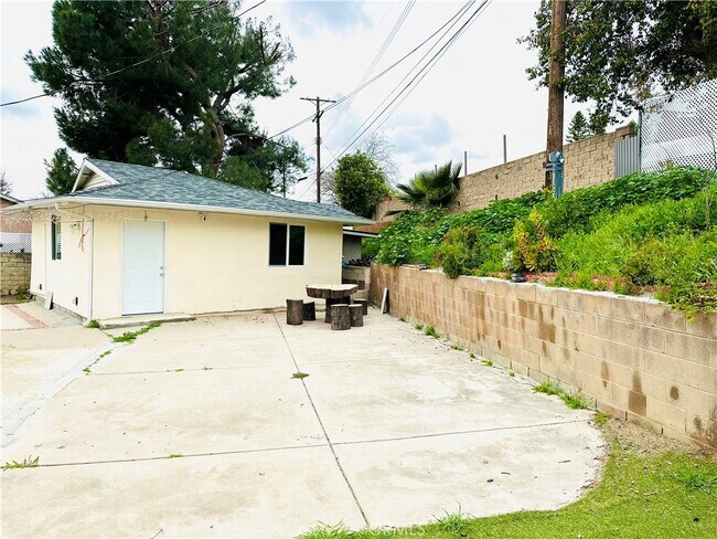 Building Photo - 11598 Cranston Ave