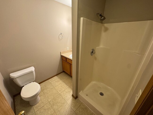 Building Photo - Updated 2 bedroom one bath apartment in be...