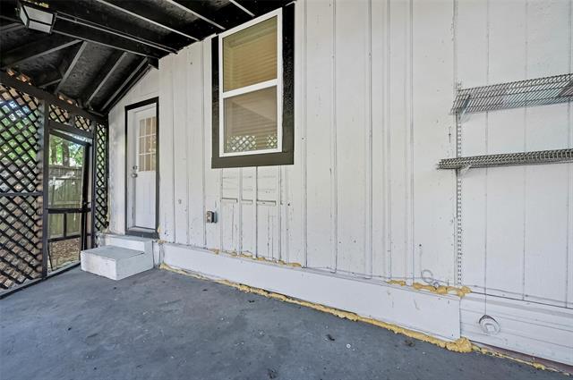 Building Photo - 728 S Elm St