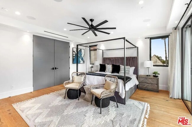 Building Photo - 6201 Lindenhurst Ave