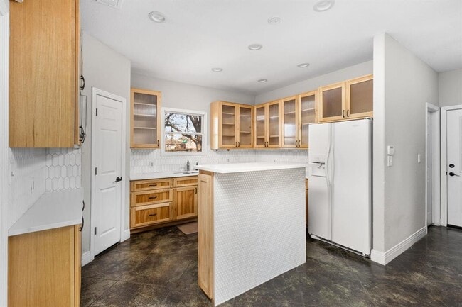 Building Photo - 2203 Lindell Ave