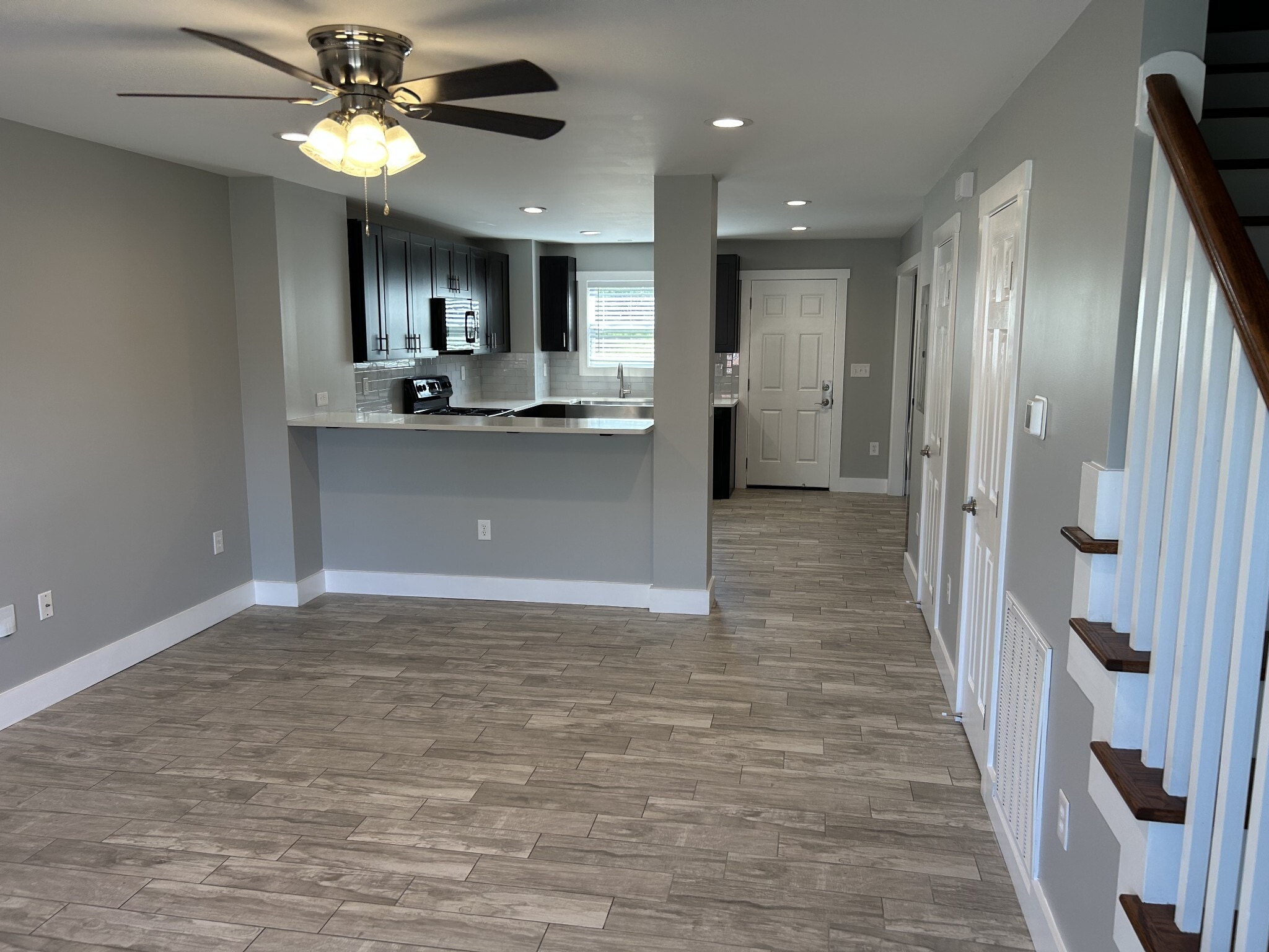 Building Photo - 2611 Lakevilla Dr