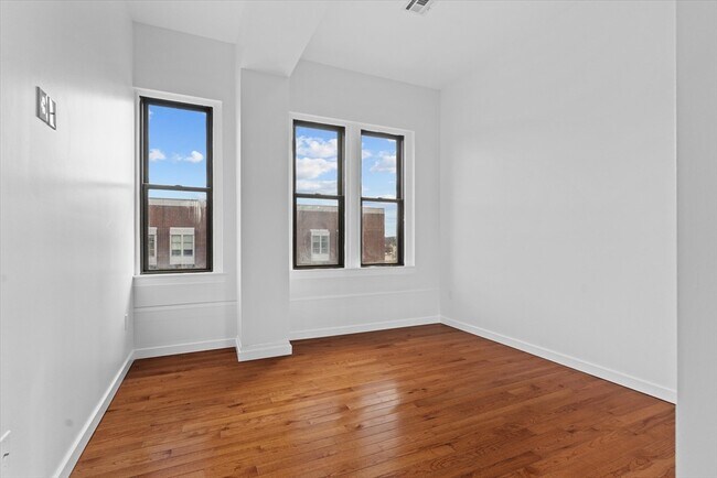 Building Photo - 280 Essex St