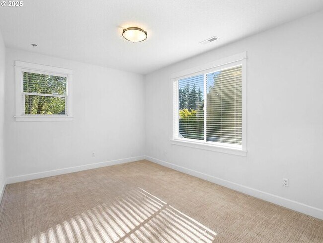 Building Photo - 9010 SW Inez St