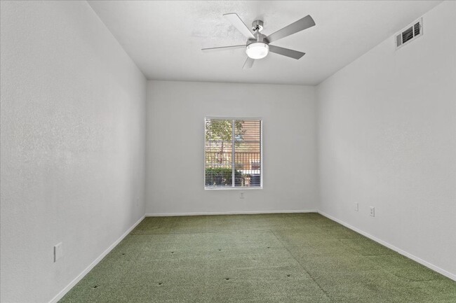 Building Photo - 2 Bedroom Condo Available in September!