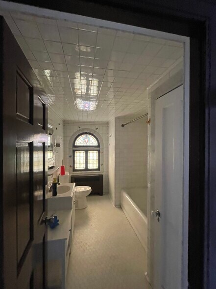 Building Photo - 1192 Overlook Ave