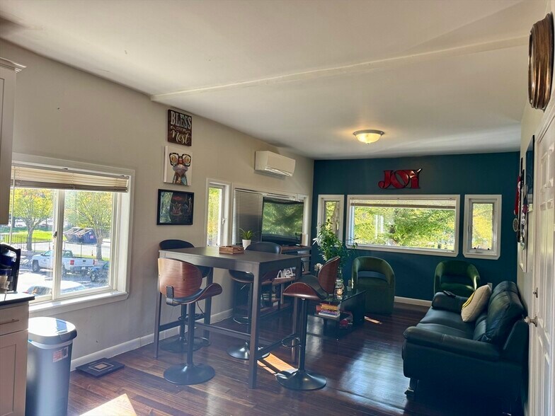 Building Photo - 116 Marginal St