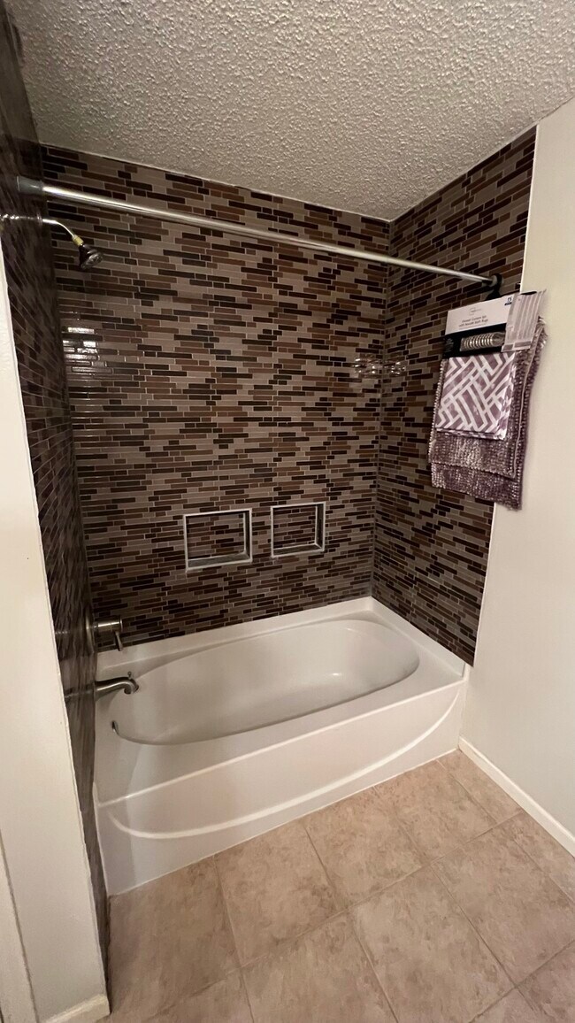 Building Photo - 7866 Old Carriage Ct