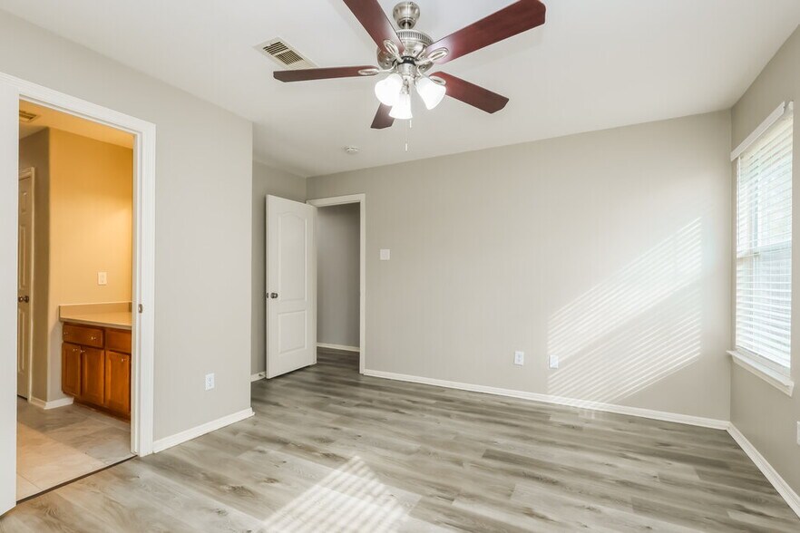 Building Photo - 24214 Silver Maple Dr