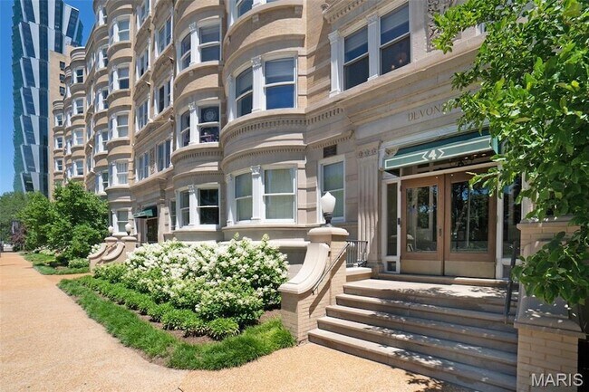 Primary Photo - 4 Kingshighway Blvd