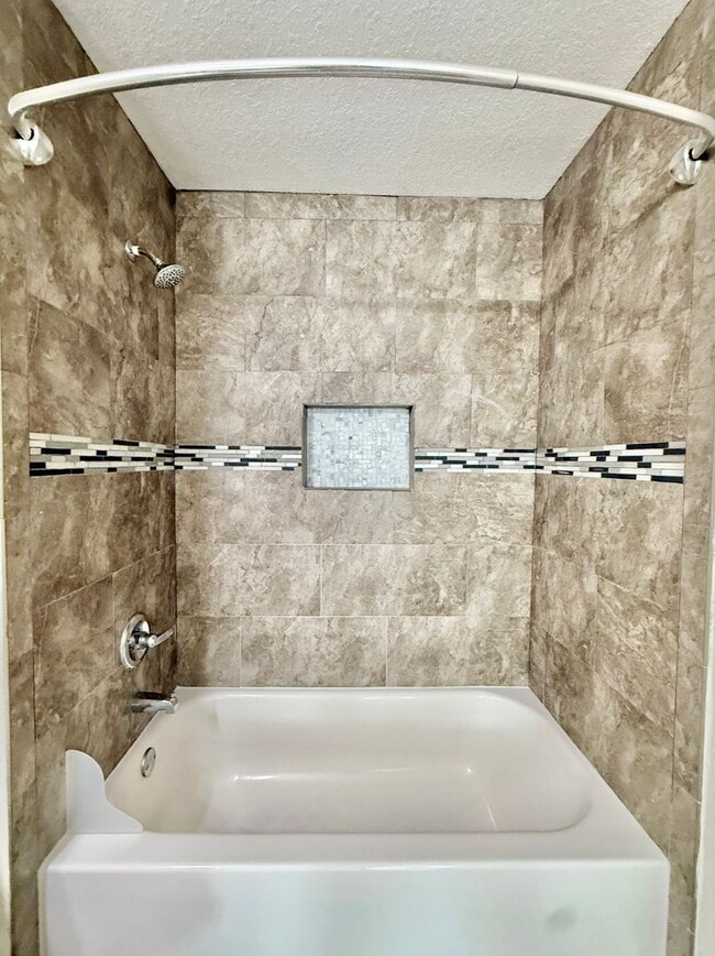 Building Photo - Immaculately updated 3/2.5 Three-Story Maitland Condo in Visconti!