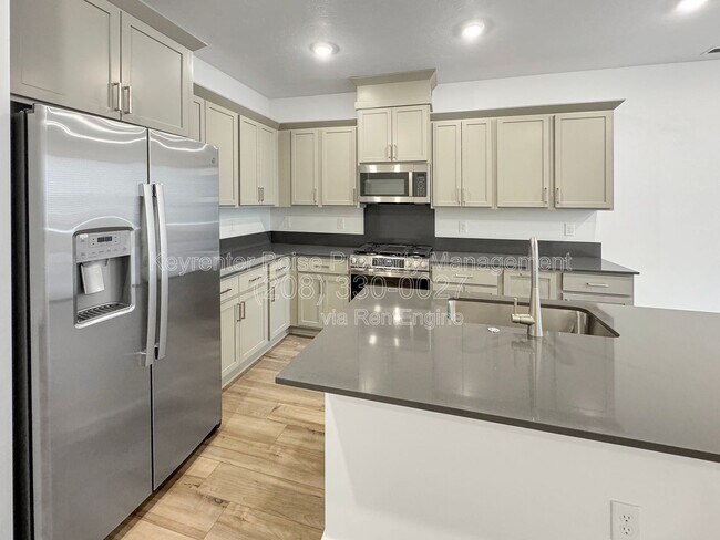 Building Photo - 4119 W Perspective St