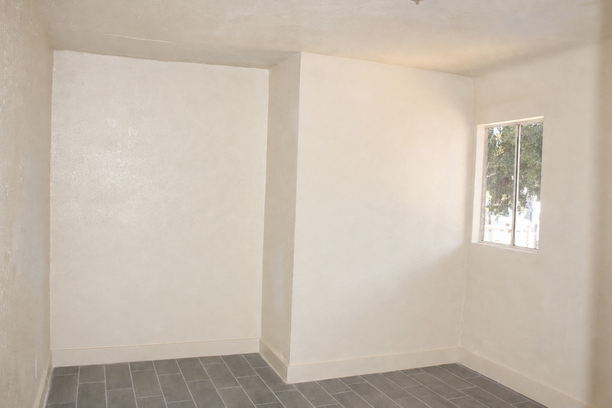 Building Photo - 1448 W 106th St