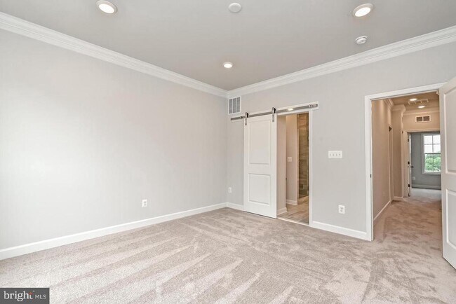 Building Photo - 4404 Fair Lakes Ct