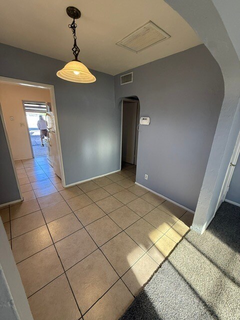 Building Photo - Town Home For rent