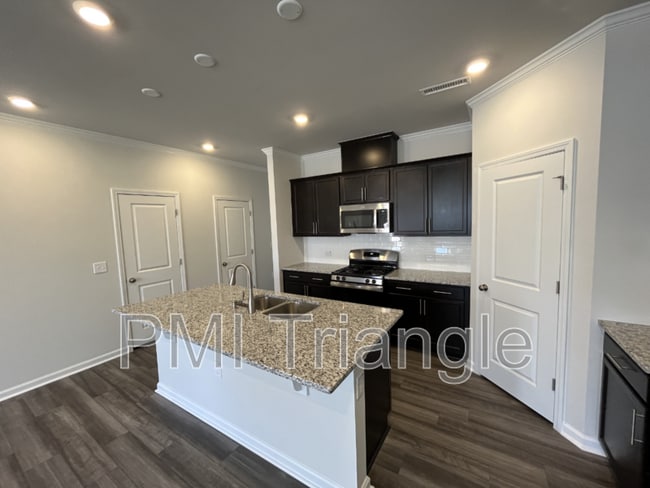 Building Photo - 1615 Singing Bird Trl