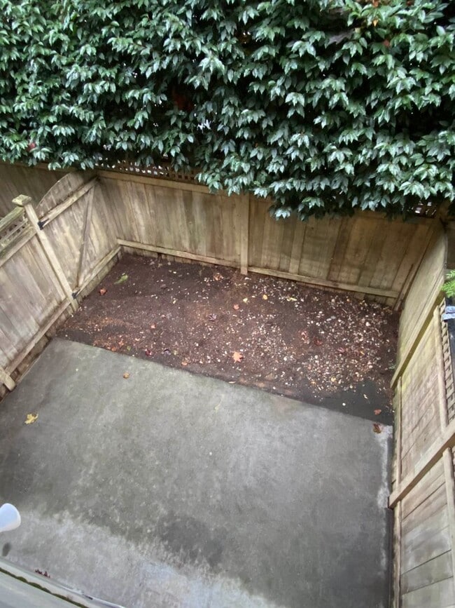 Building Photo - Appealing 3 bed / 1.5 bath townhouse in Greenwood/N Seattle